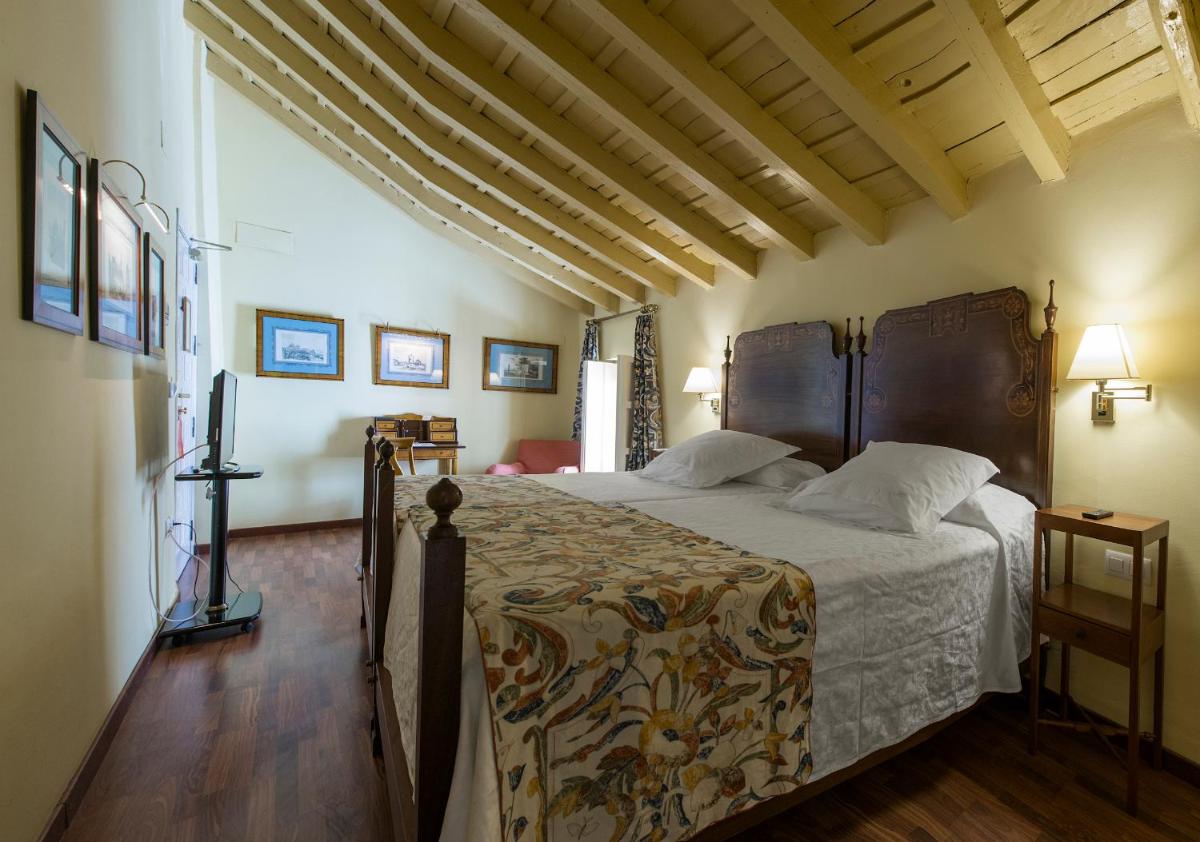 Cama o camas de una habitación en Hotel Las Casas de la Judería