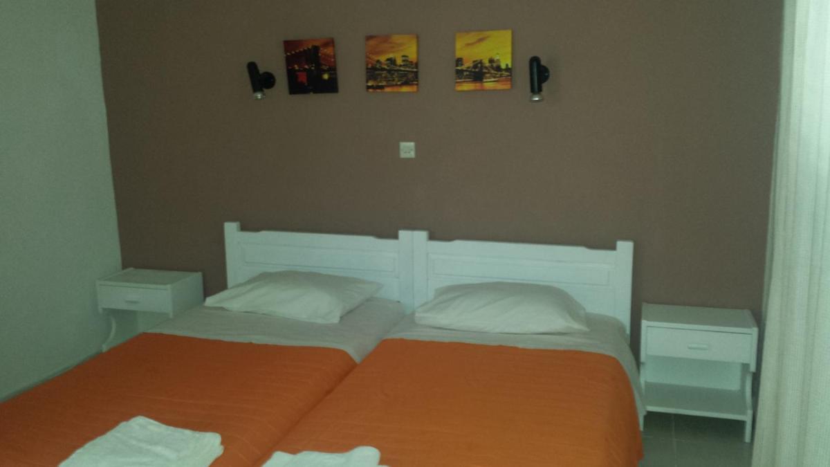 Nikos - Eleni - Housity