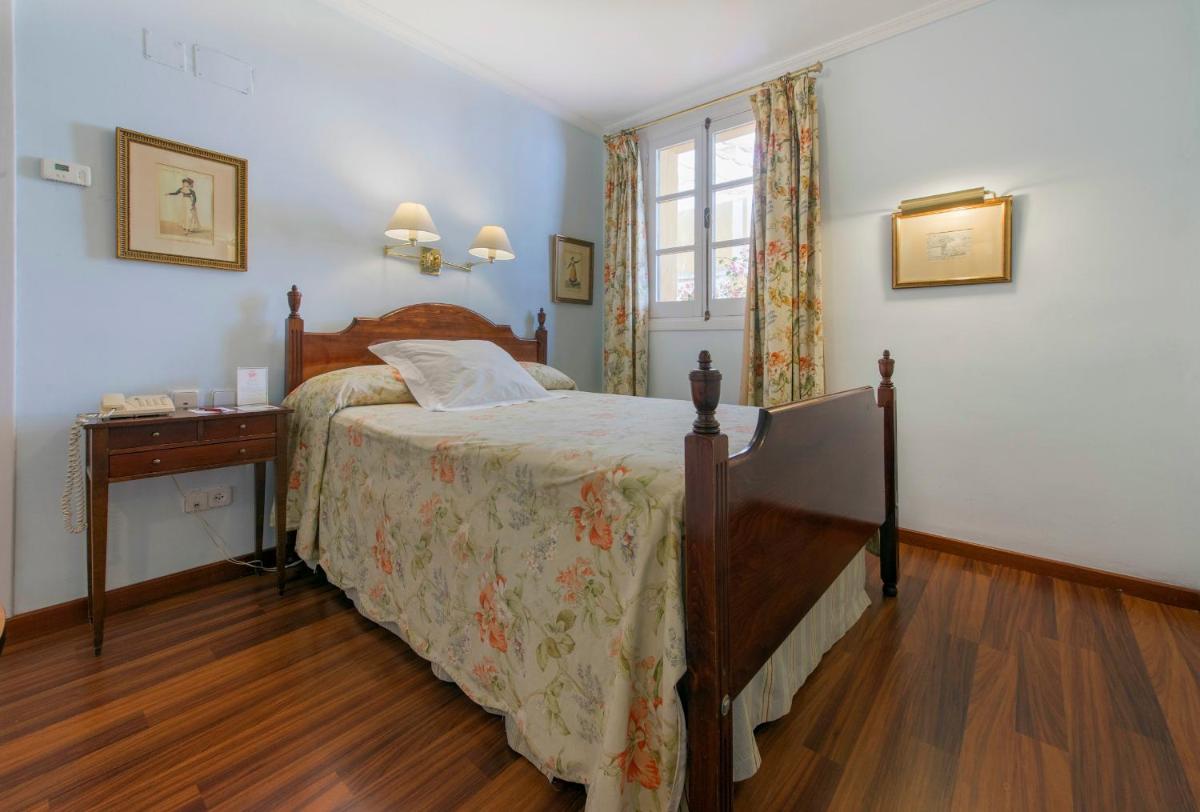 Cama o camas de una habitación en Hotel Las Casas de la Judería