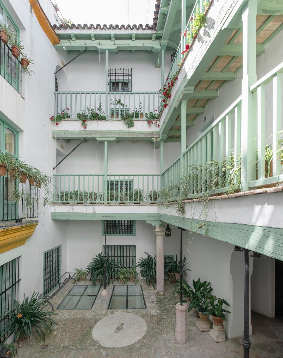 Un balcón o terraza de Hotel Las Casas de la Judería