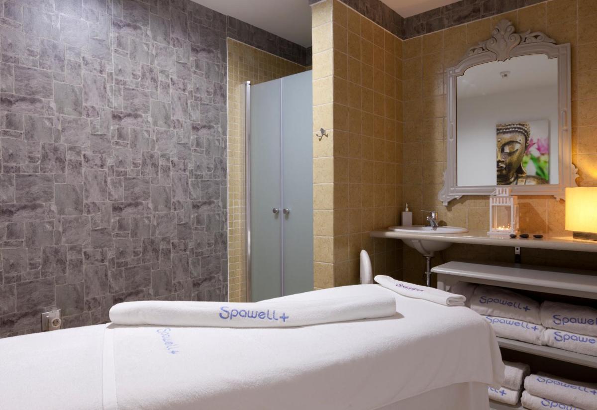 Cama o camas de una habitación en Laguna Nivaria Hotel & Spa