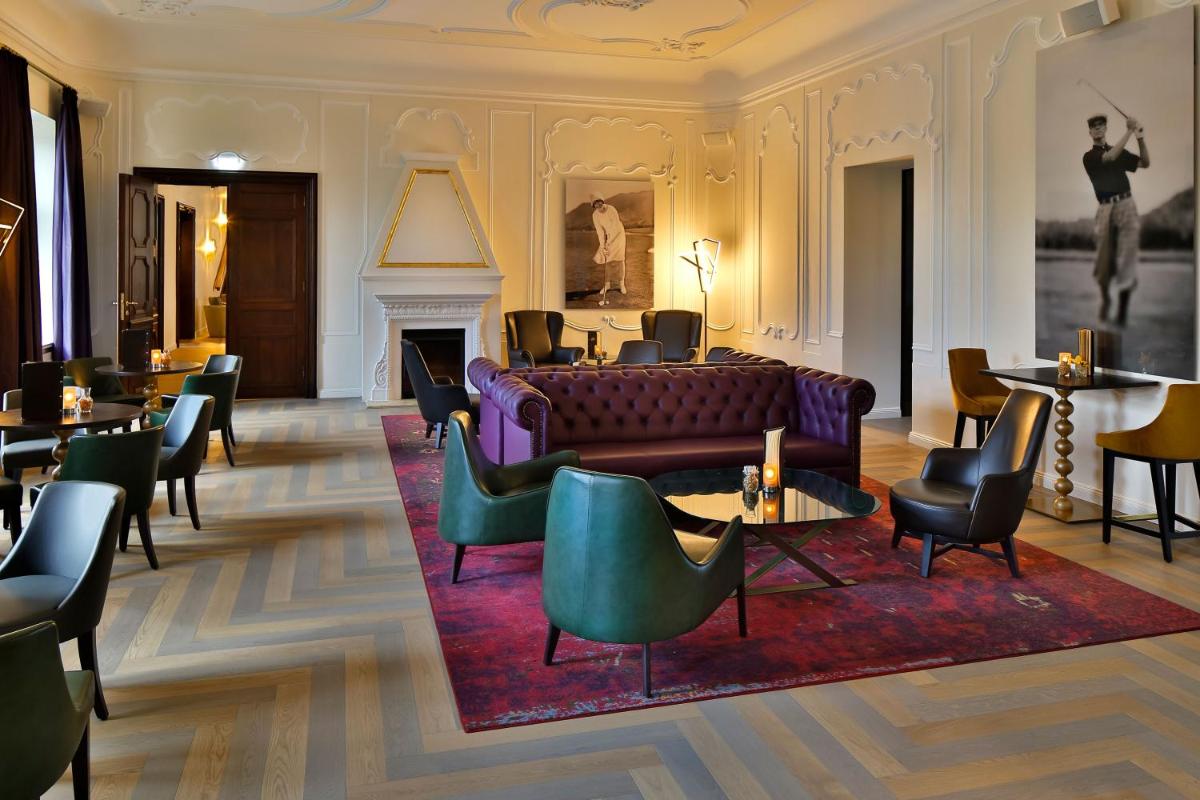 Ein Sitzbereich in der Unterkunft SCHLOSS Fleesensee