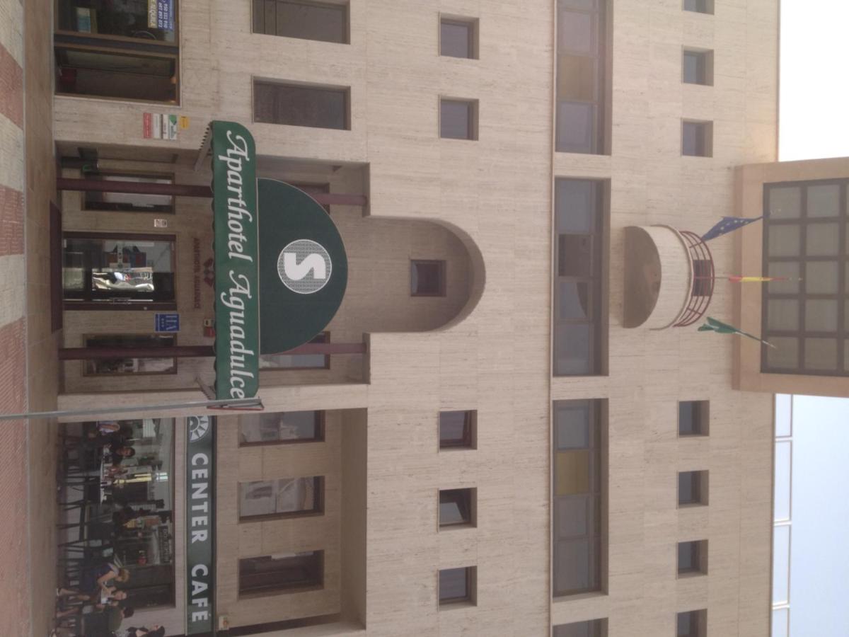 Apartahotel Aguadulce - Housity