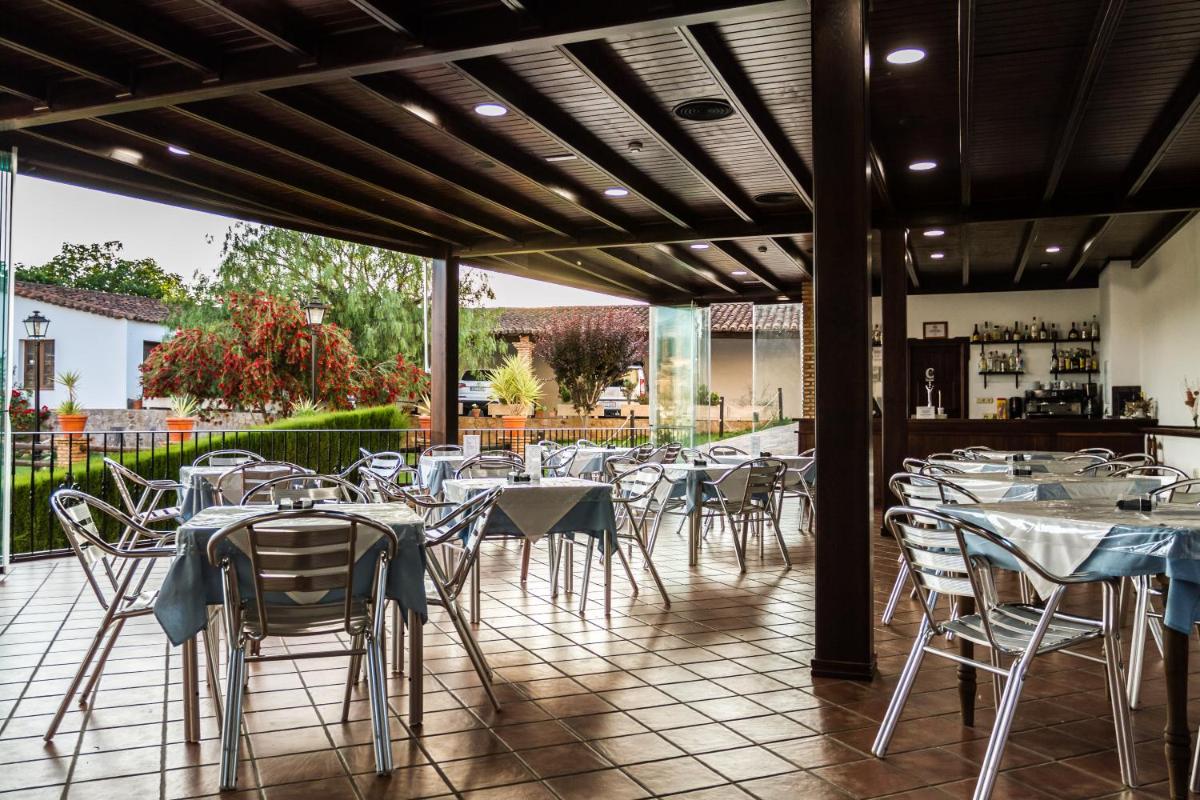 Aparthotel Rural 12 Caños - Housity
