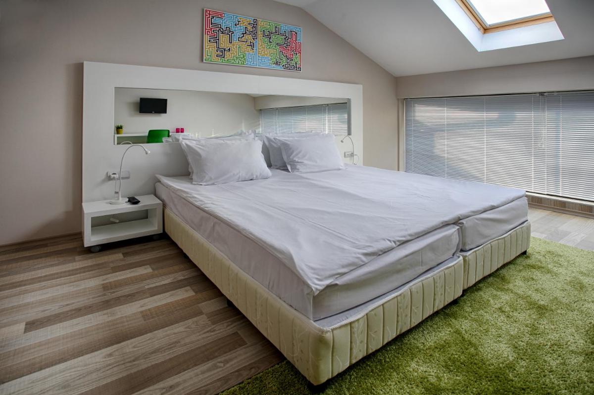 Executive Rooms and Suites Play - Housity