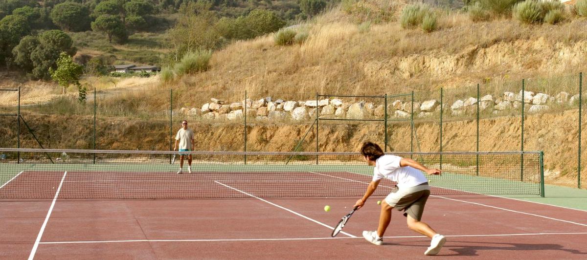 Instalaciones para jugar a tenis o squash en Hotel Monumento Pazo do Castro o alrededores