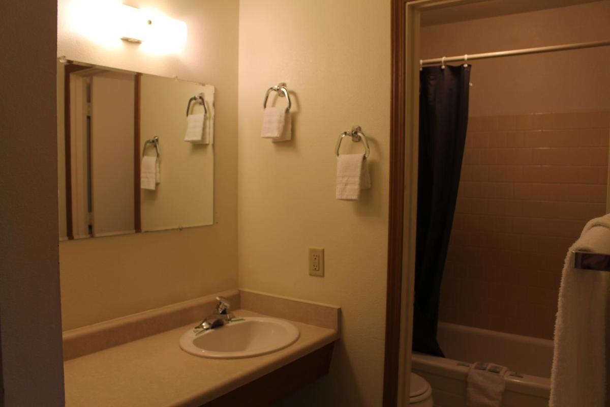 Silver Sands Motel - Housity