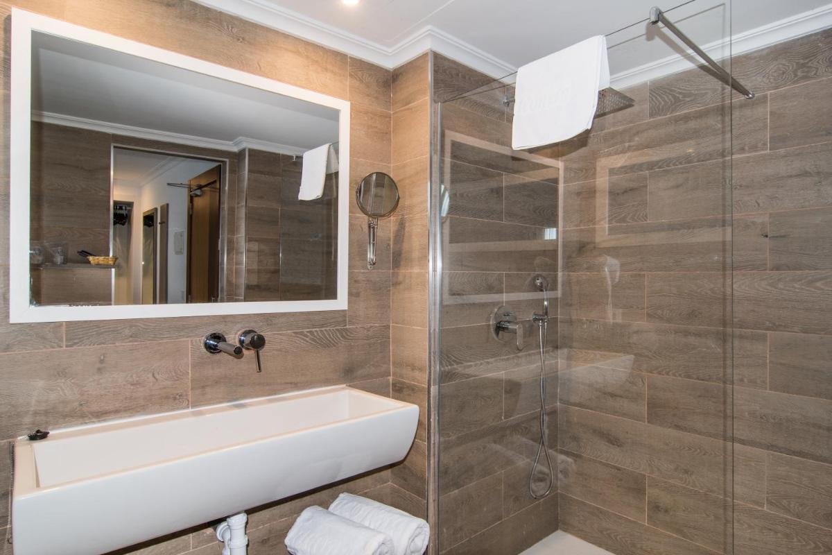 Un baño de Hotel Na Taconera