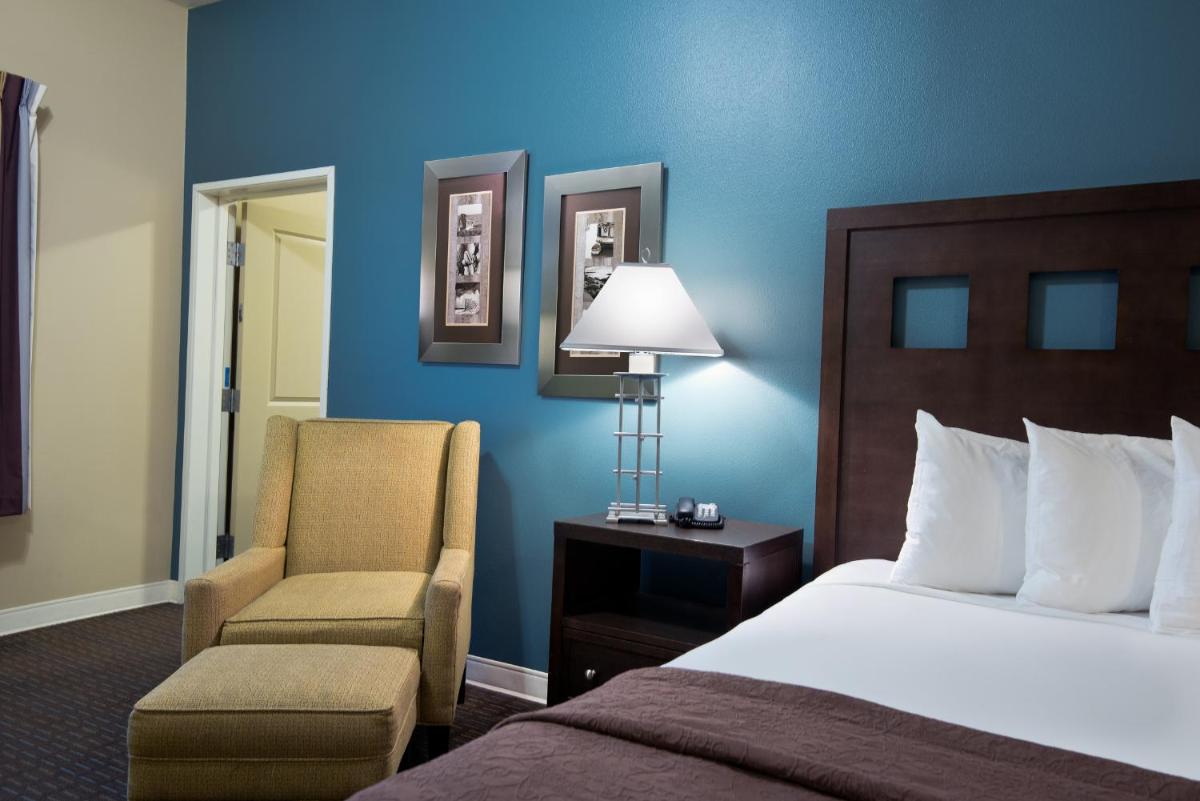 Oxford Suites Silverdale - Housity