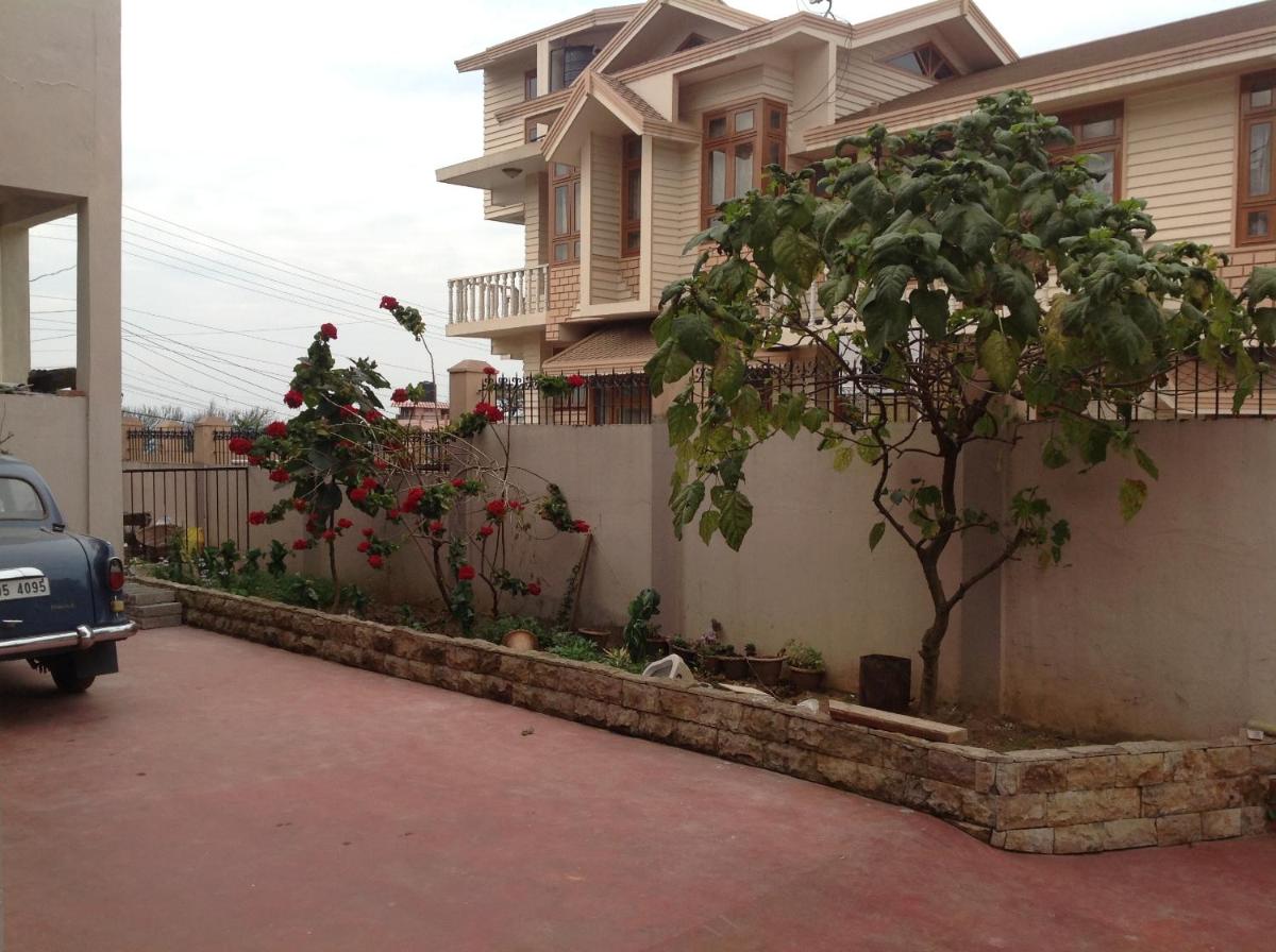 Holly Lodge Guest House - Housity