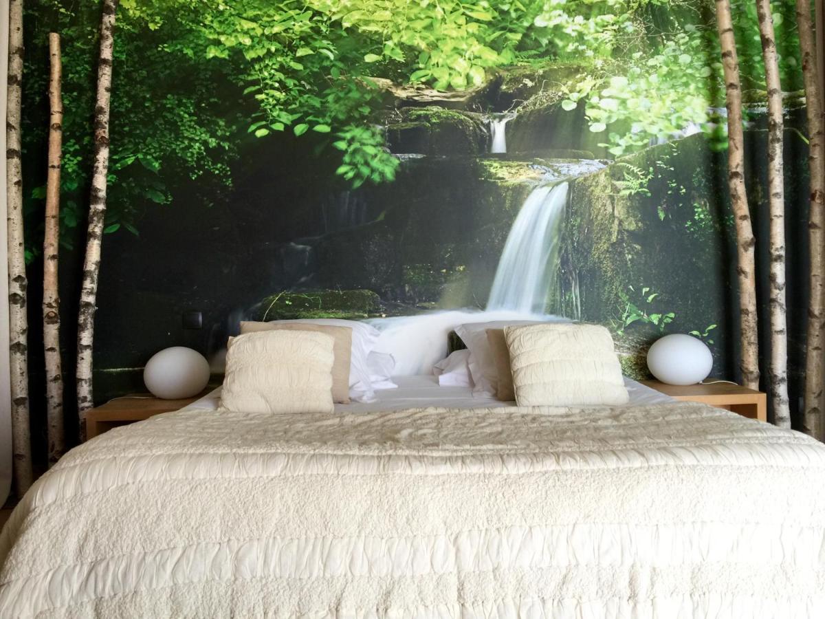Un ou plusieurs lits dans un hébergement de l'établissement Domaine de Chalvêches Hôtel SPA 4*