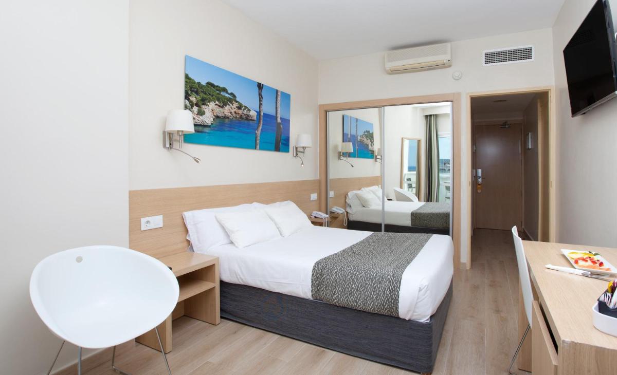 Una televisión o centro de entretenimiento en Hotel Samos