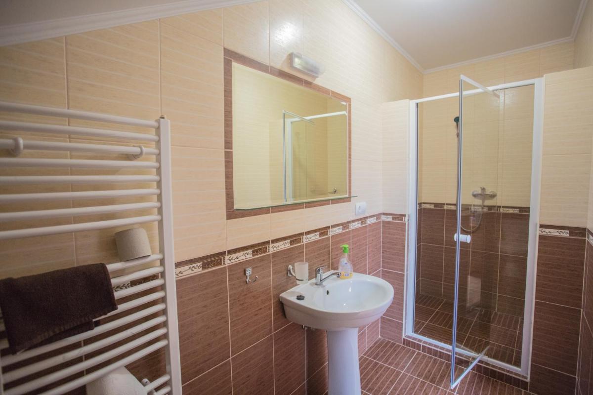Suitetrails - Praktik Hotel & Restaurant