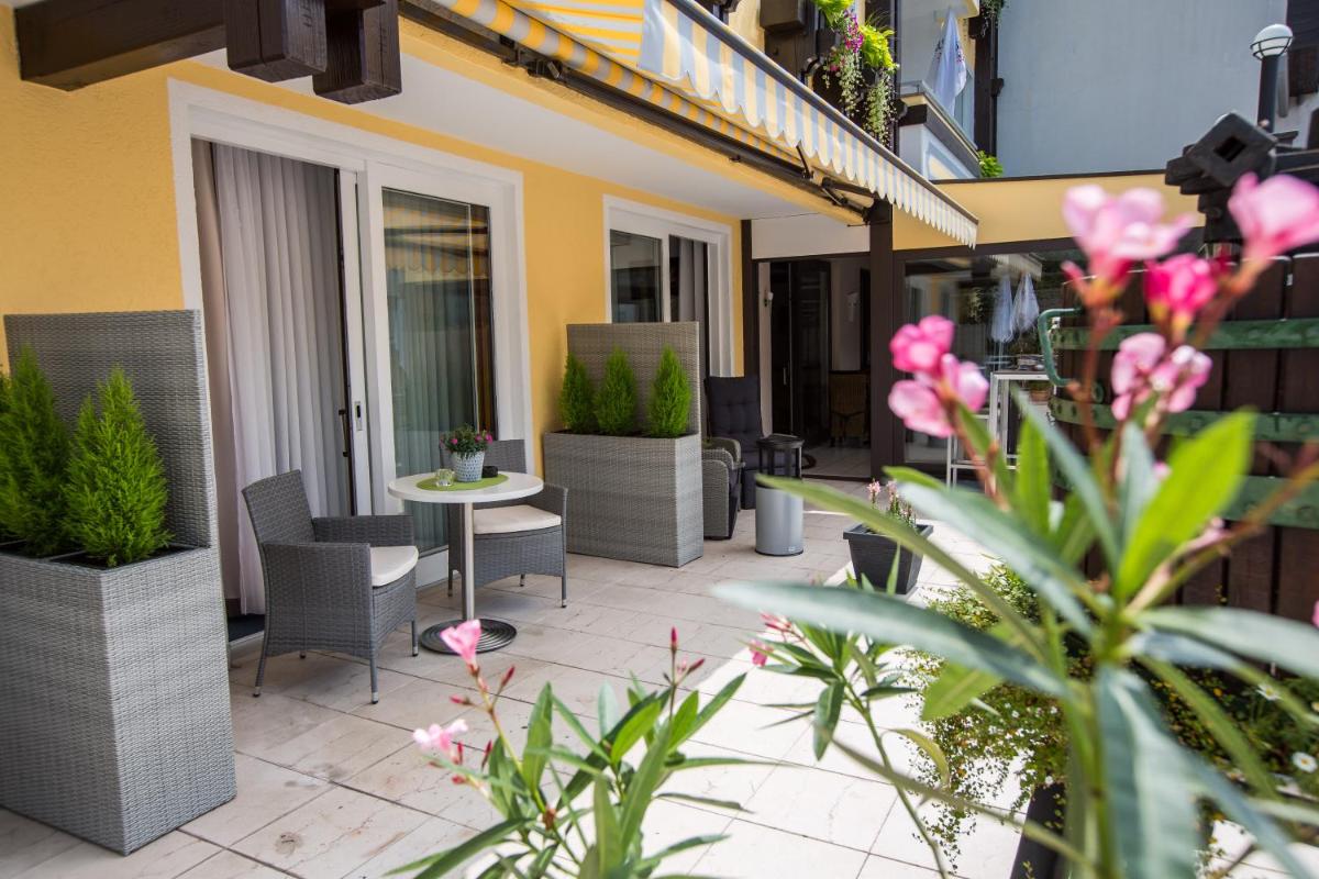 Hotel Traumblick - Housity