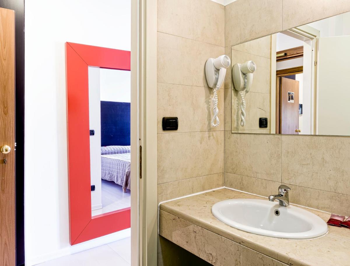 Hotel Colucci - Housity