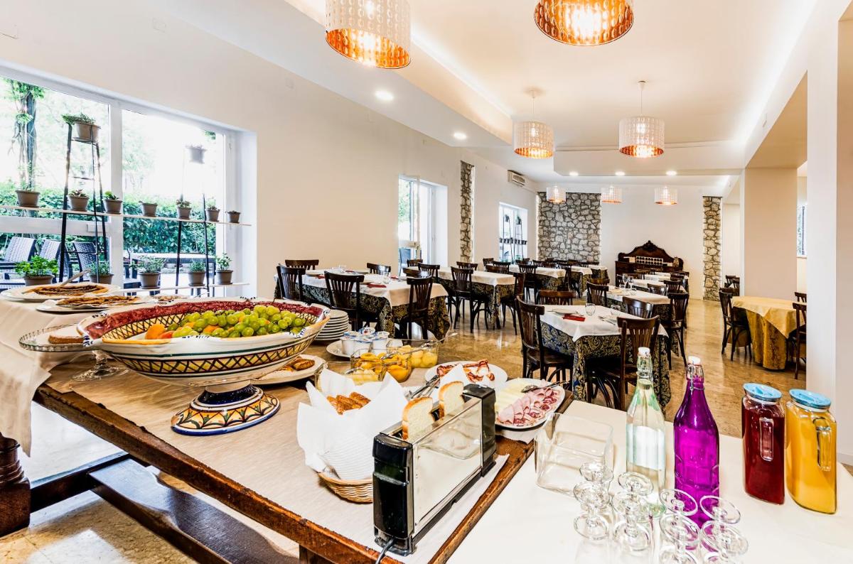 Hotel Colucci - Housity