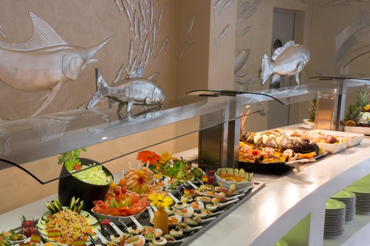 Comida en o cerca de este hotel