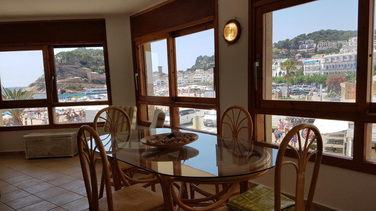 Lydia's Apartment with Castle View - Housity