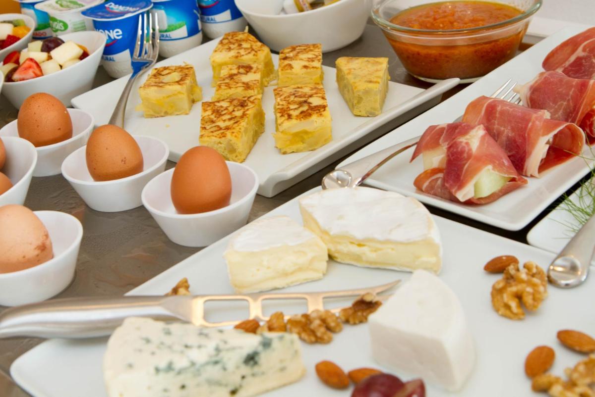 Comida en o cerca de este hotel