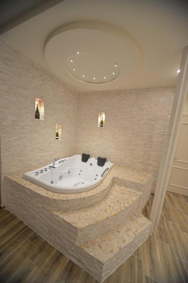 Hotel Elesio - Housity