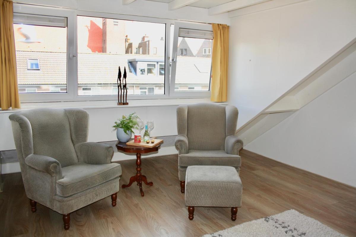 Private top floor, 150 m from the beach! - Housity