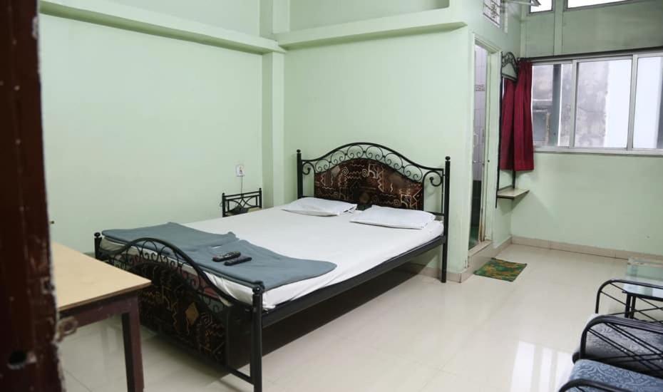 Anand Mahal Hotel - Housity