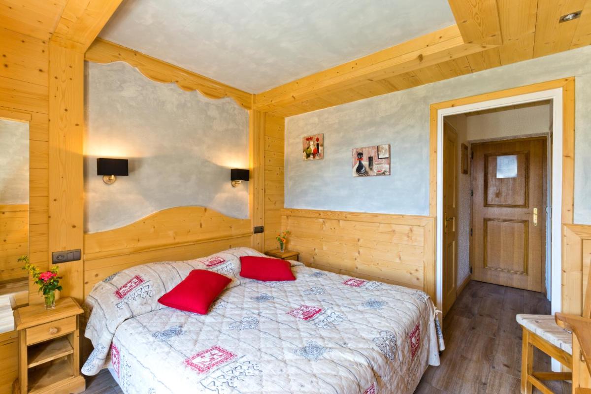 Un ou plusieurs lits dans un hébergement de l'établissement Logis Hotel & Spa Beau-Site