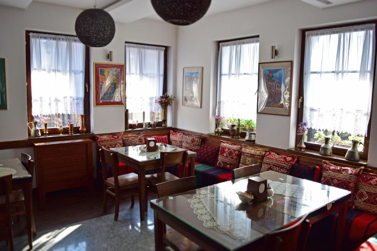 Hotel Theatre - Housity