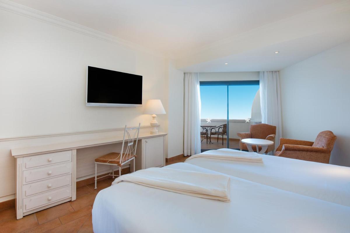 Cama o camas de una habitación en Iberostar Selection Andalucia Playa