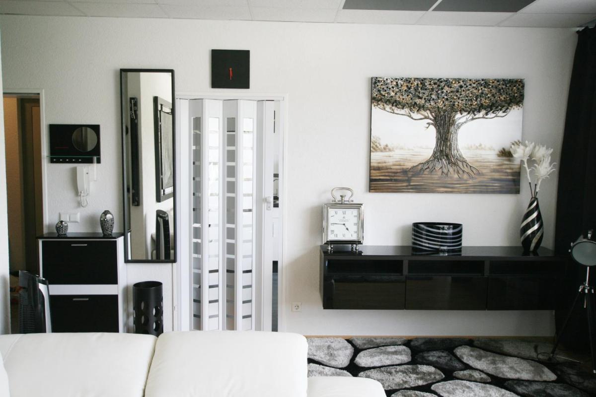 Designerwohnung in Schwarz und Weiß - Housity
