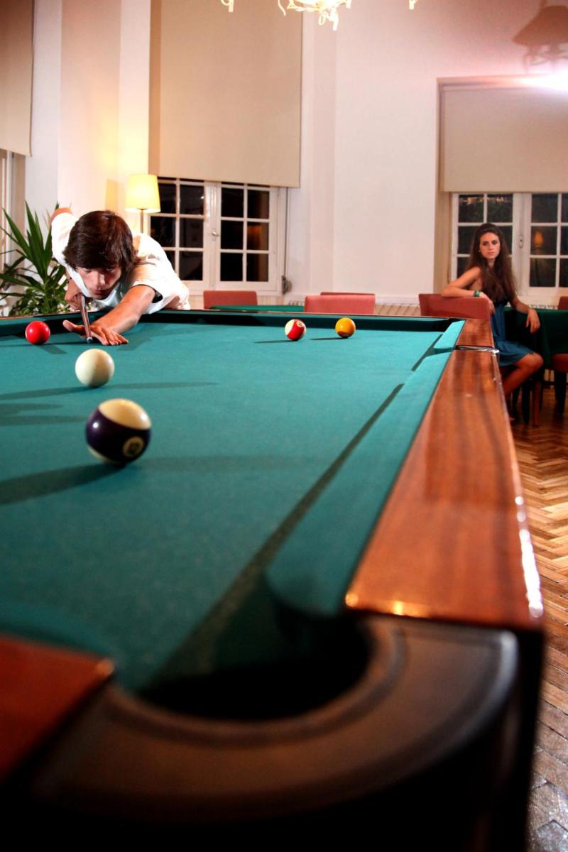 Uma mesa de bilhar em Hotel Termas da Curia