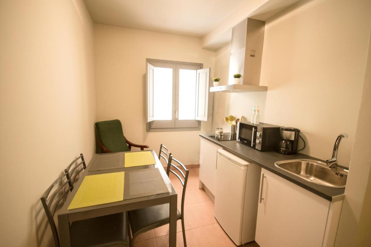 Center Plaza Figueres - Housity