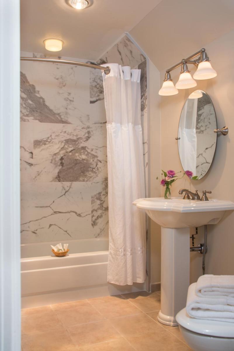 The Essex Resort & Spa - Housity