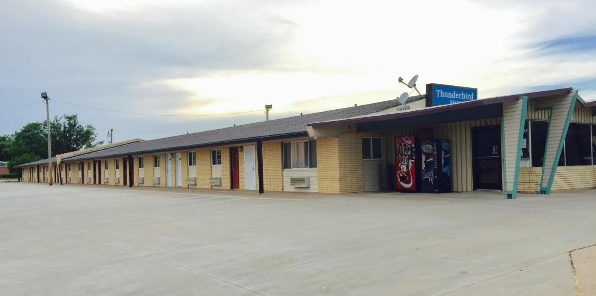 Thunderbird Inn - Housity
