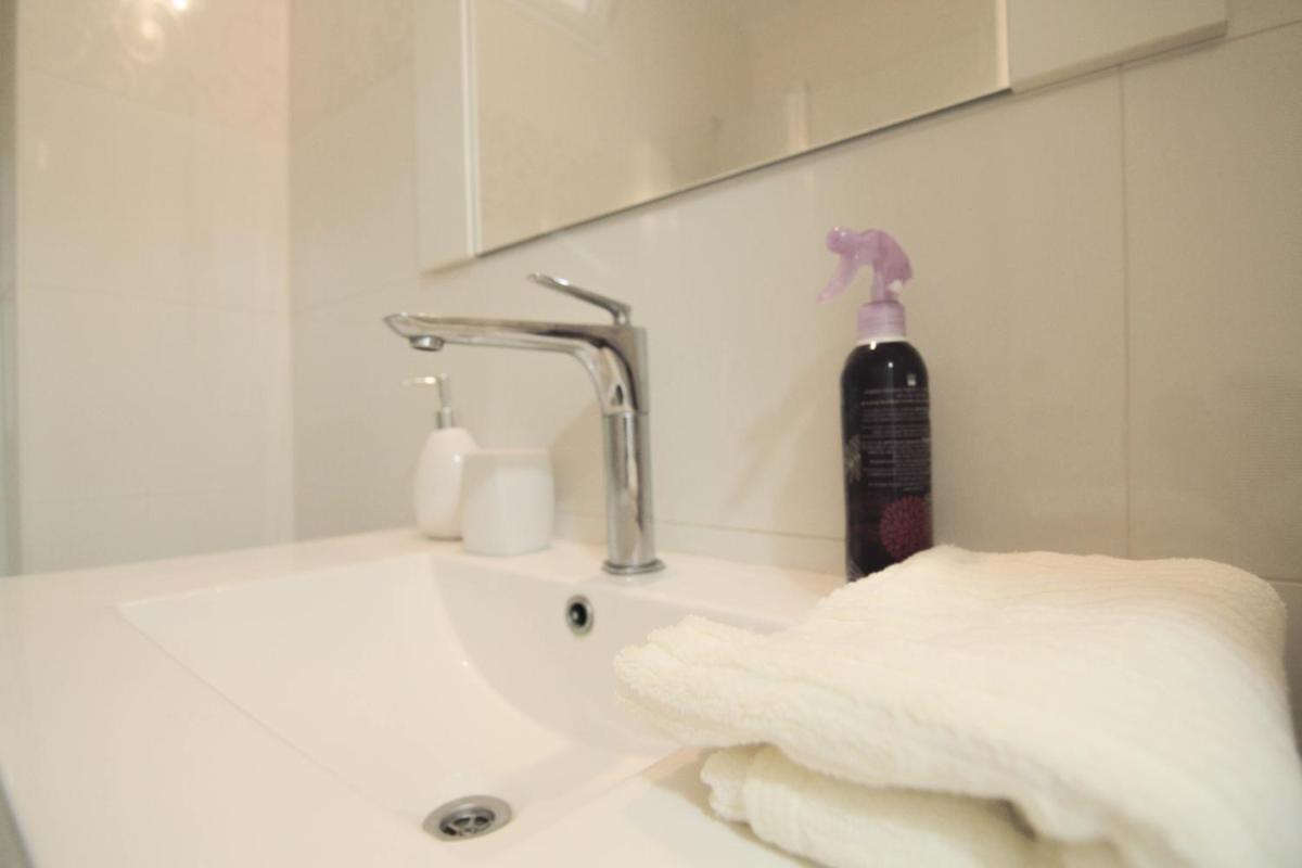 Beautiful 4 bedroom duplex apt - Housity