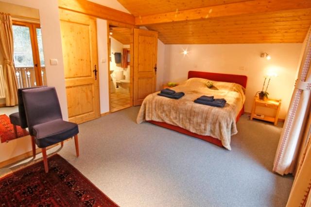 Un ou plusieurs lits dans un hébergement de l'établissement Hôtel et Chalet Au Coin Du Feu Chilly Powder