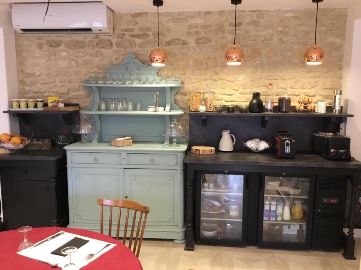 Cuisine ou kitchenette dans l'établissement Logis Hôtel Restaurant Aux Maisons