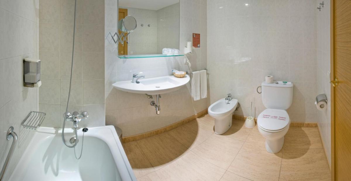 Un baño de Sumus Hotel Stella and Spa 4S Adults Recommended