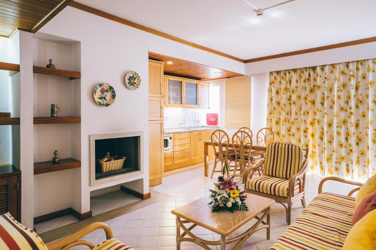 A cozinha ou kitchenette de Muthu Oura Praia Hotel