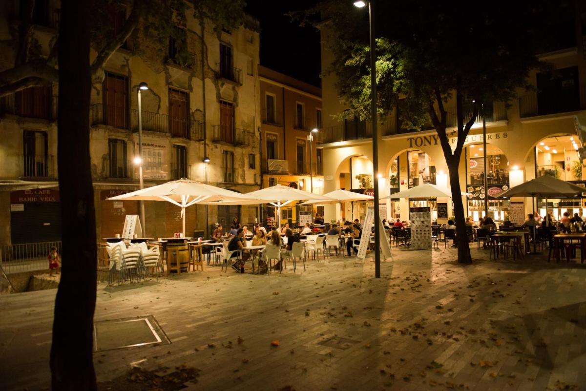 Center Plaza Figueres - Housity