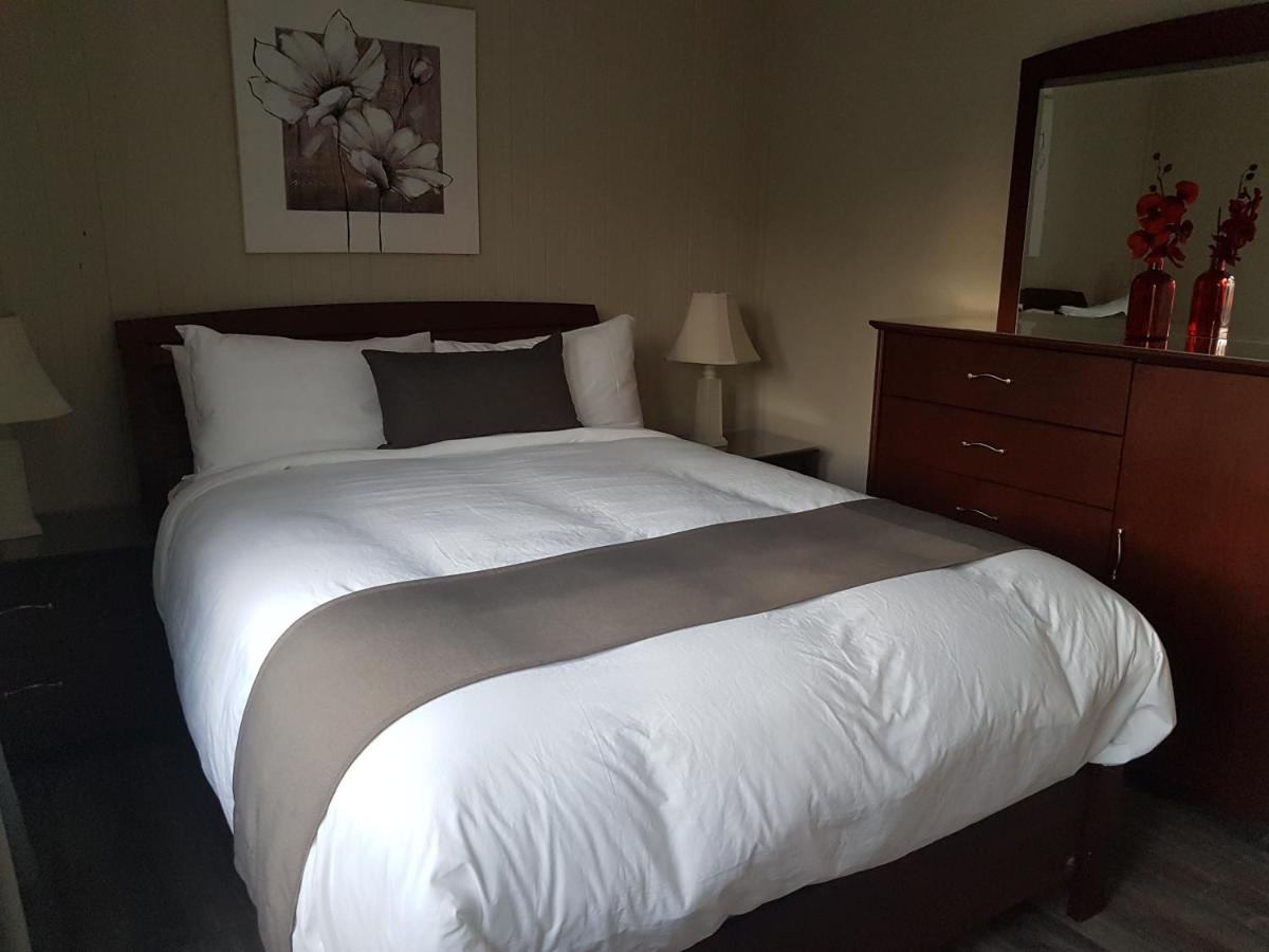 1-Bedroom Apartment Sweet #3 by Amazing Property Rentals - Housity