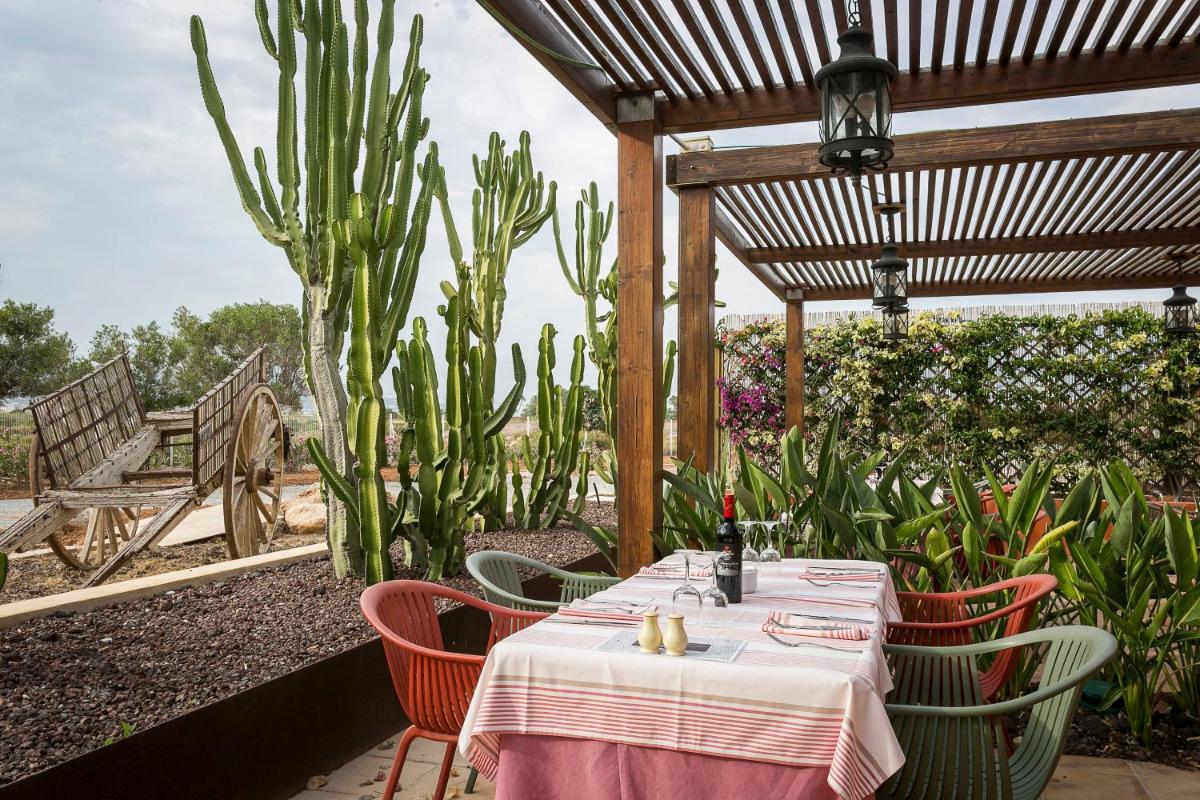 Jardín al aire libre en Grand Palladium White Island Resort & Spa - All Inclusive