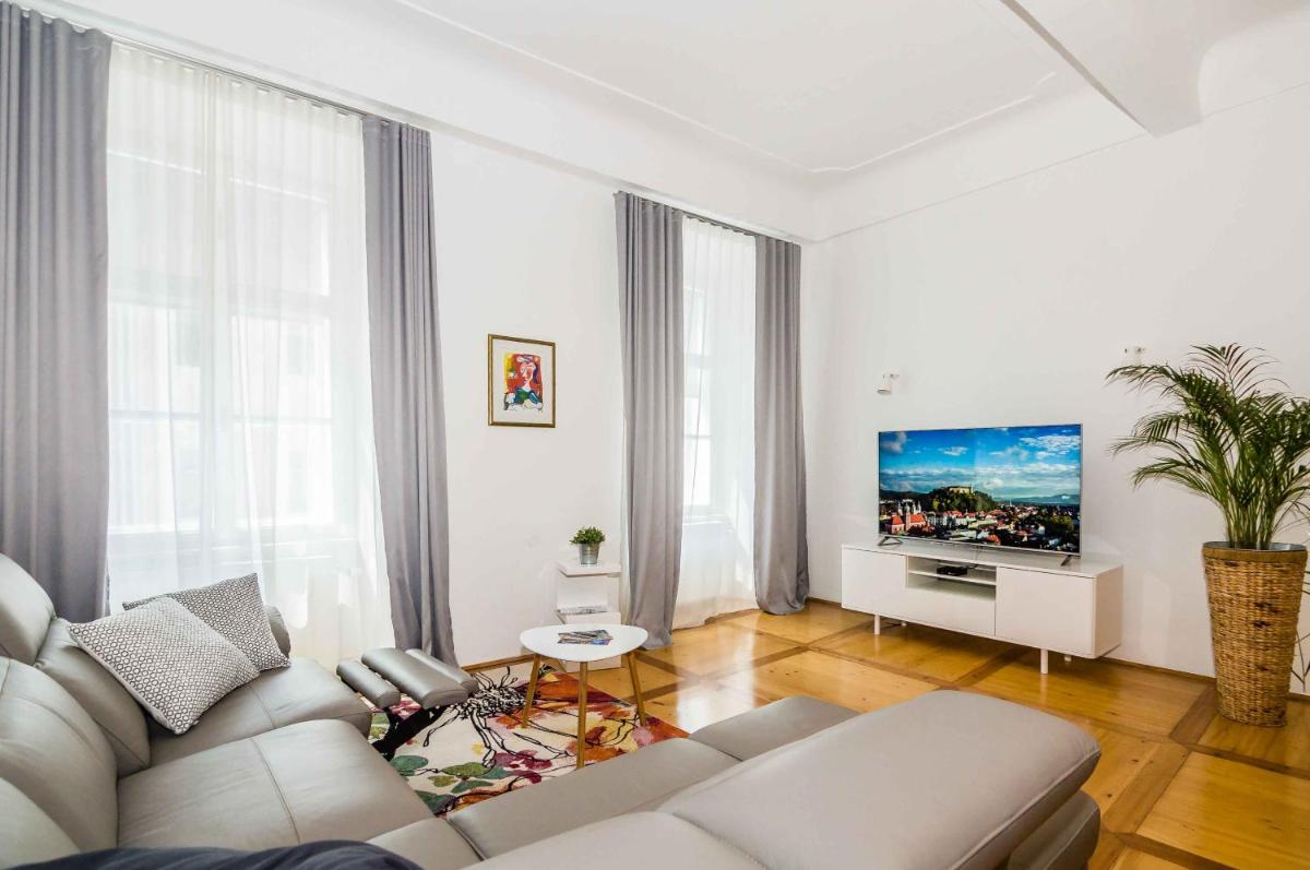 Suitetrails - Elegant Central Apartment