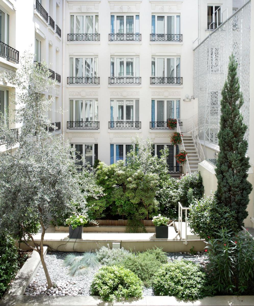 Jardin de l'établissement Rochester Champs Elysees