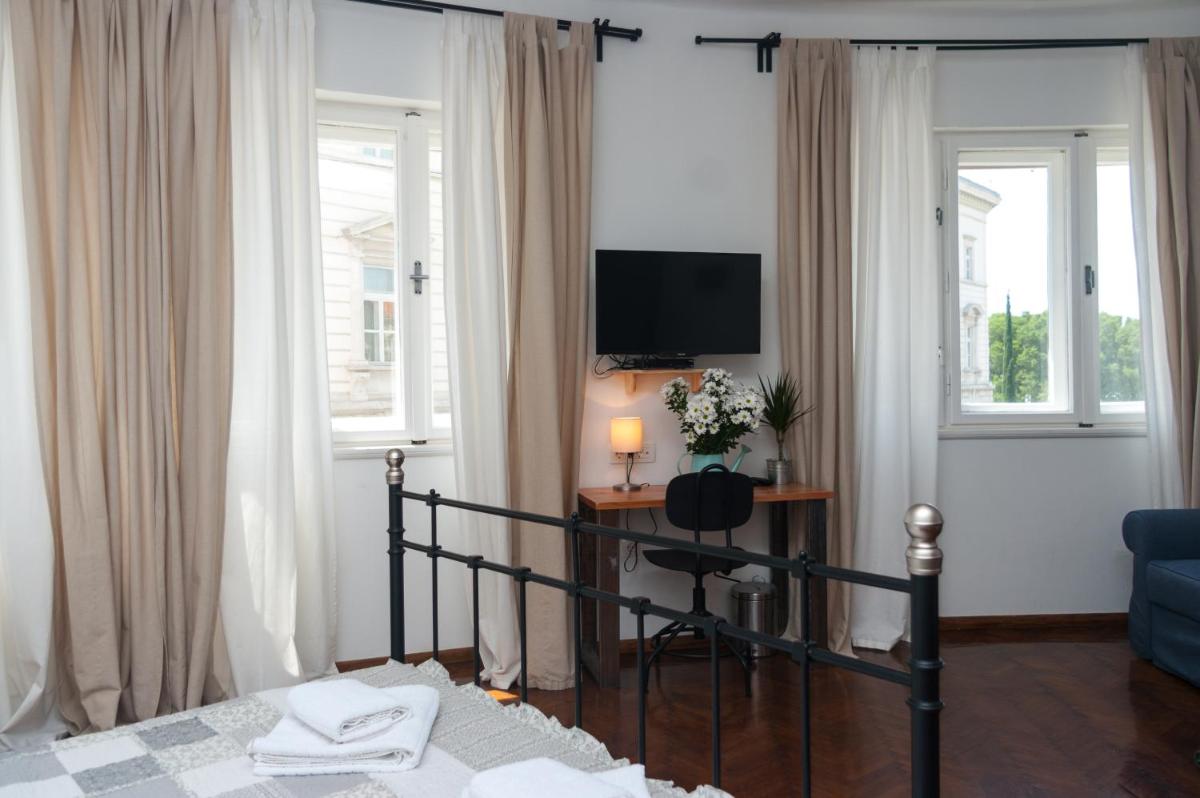 Indigo Inn Rooms - Housity