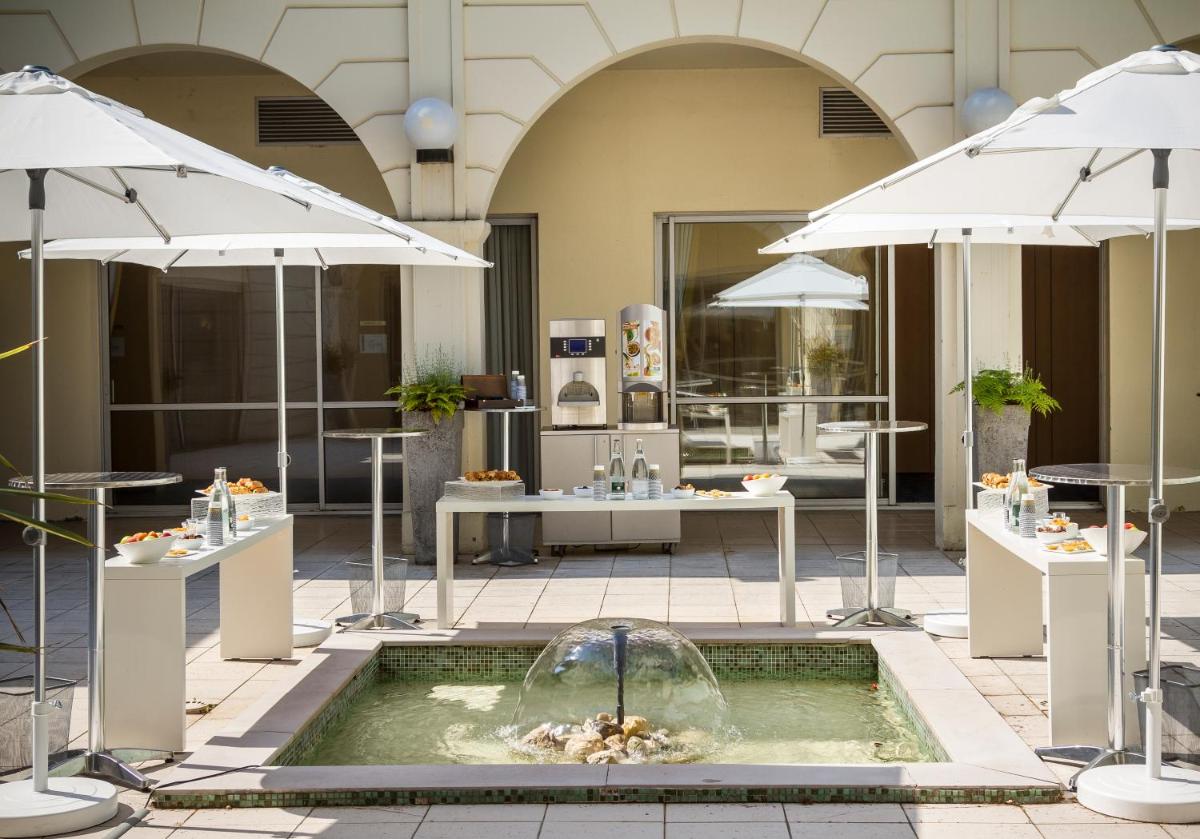 Terrasse ou espace extérieur de l'établissement ibis Styles Aix les Bains Domaine de Marlioz