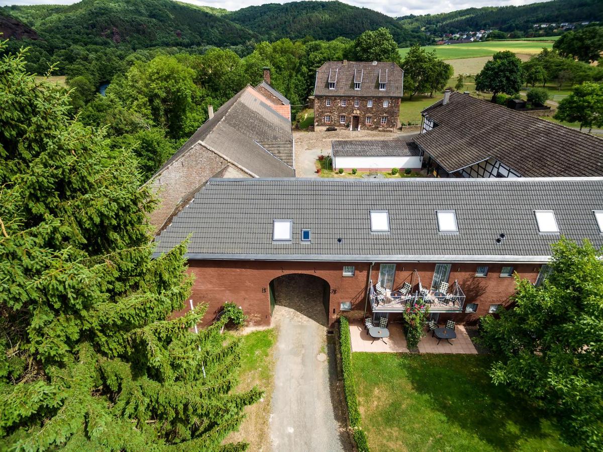 Burg Blens - Housity