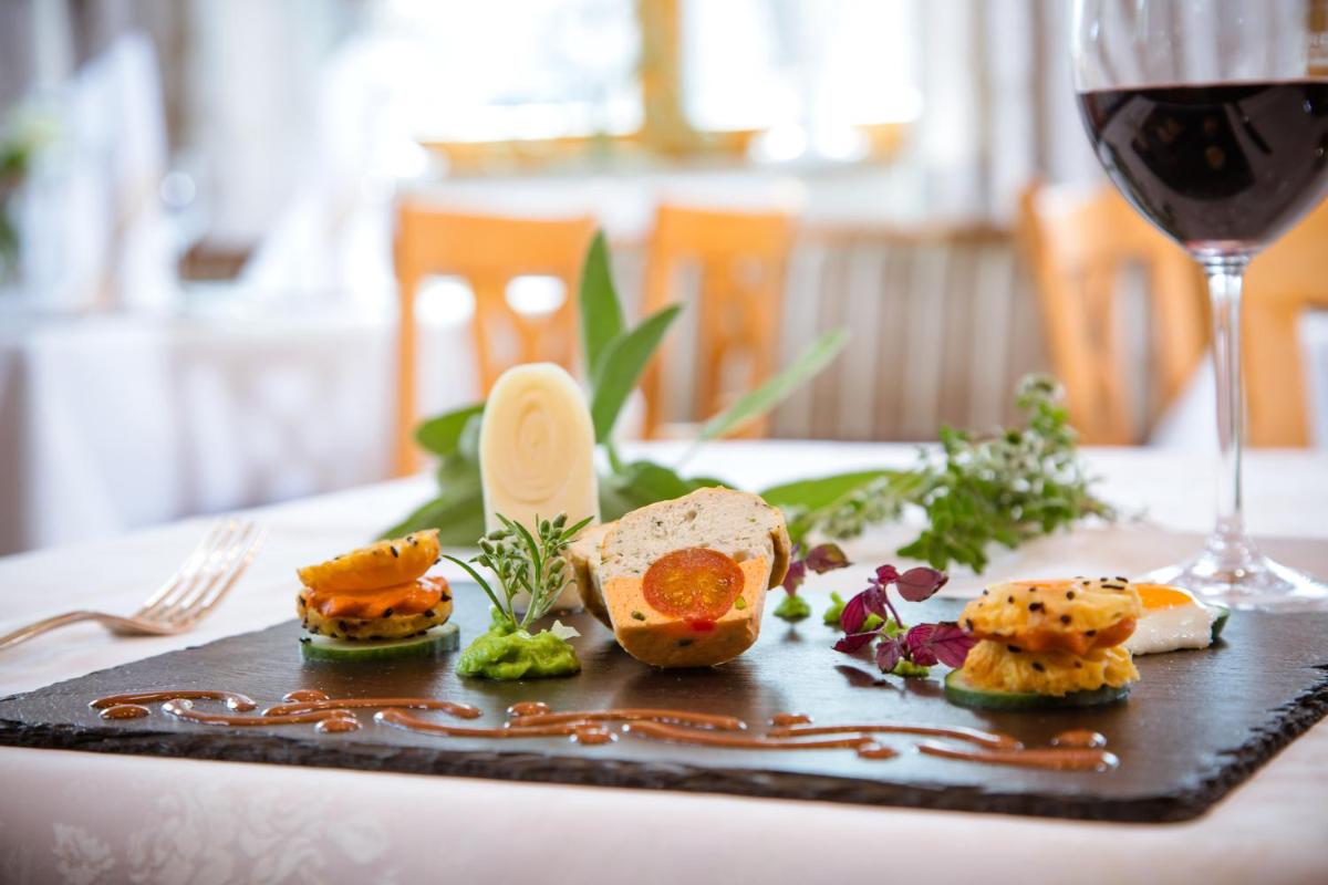 Landhotel Schneider - Housity