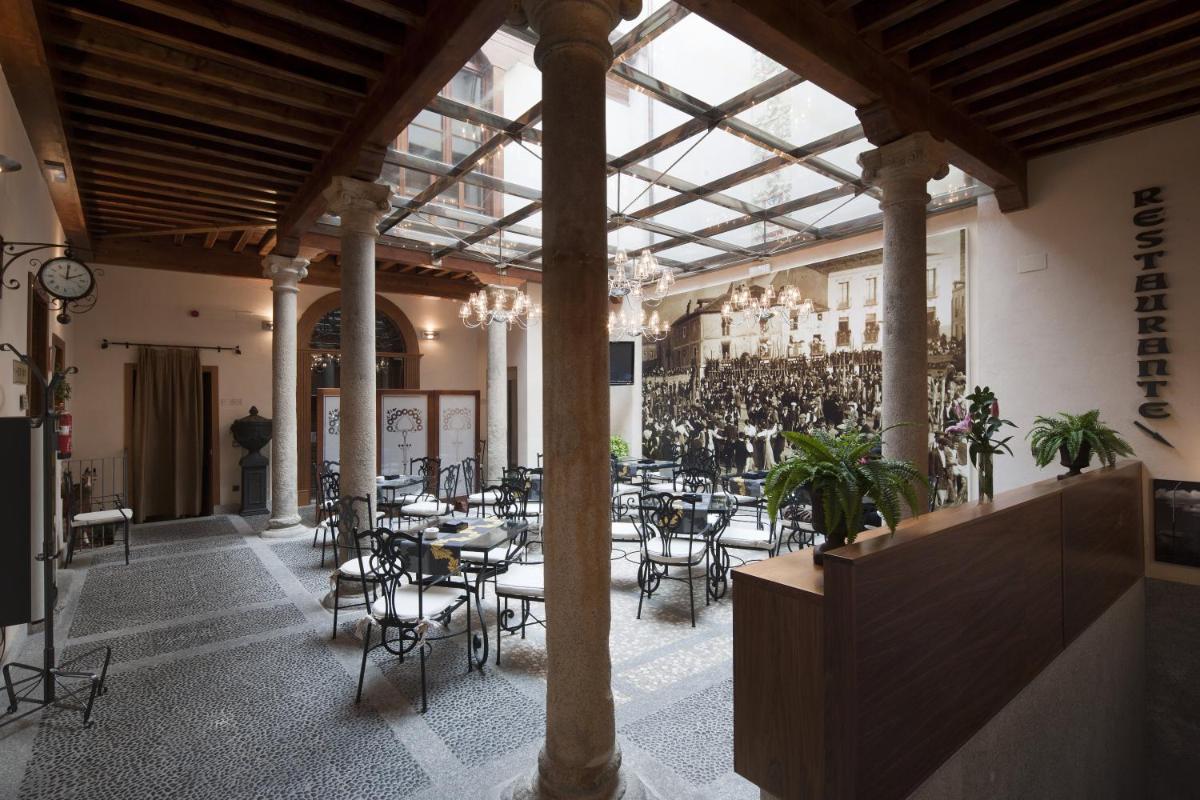 Posada Real Los Cinco Linajes - Housity