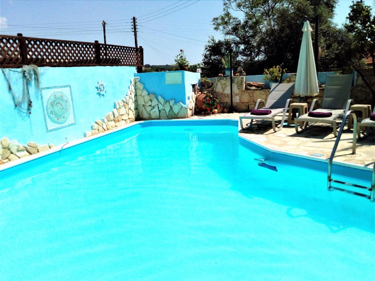 Rose Garden Villa Peristerona - Housity